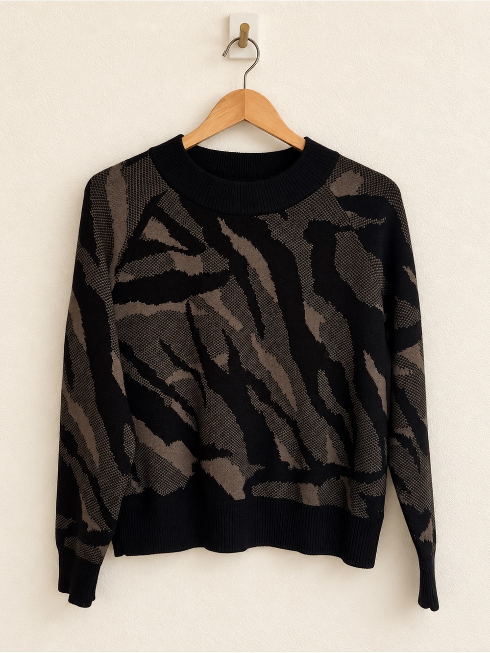 Athleta Merino Wool Blend Abstract Animal Print Sweater Black Brown Size Small